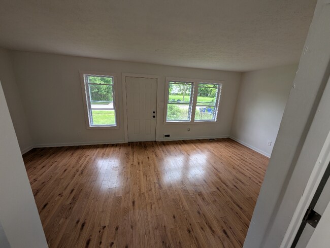 9338 Mt Auburn Ave unit 5, Cleveland, OH 44104 - photo 2