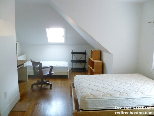 12 Verndale St unit 2, Brookline, MA 02446 - photo 3
