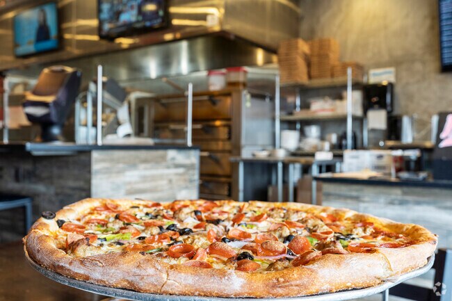 Satisfy Your Pizza Cravings With The Best Pizza In Greer Ranch Neighborhood