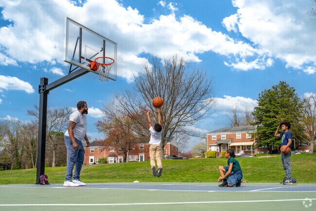 Chinquapin Run in Idlewood has a great basketball court.