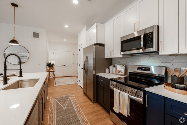 2BR, 2BA - 1,214SF - Chestnut - Kitchen