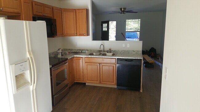 224 Griffin Mill Rd unit A, Pickens, SC 29671 - photo 4