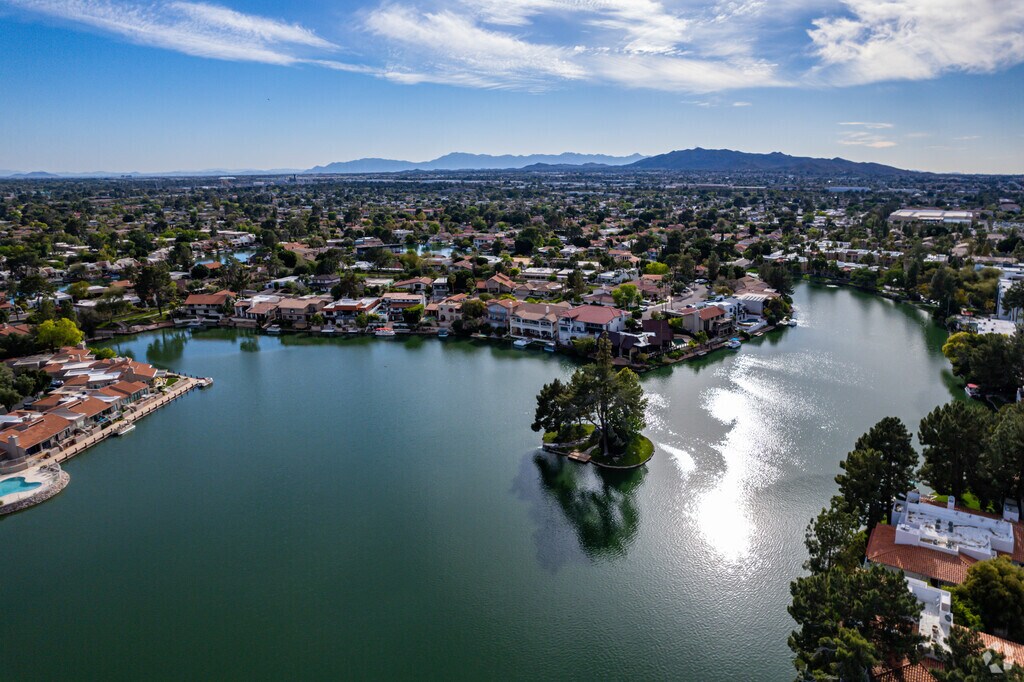 About The Lakes Schools, Demographics, Things to Do