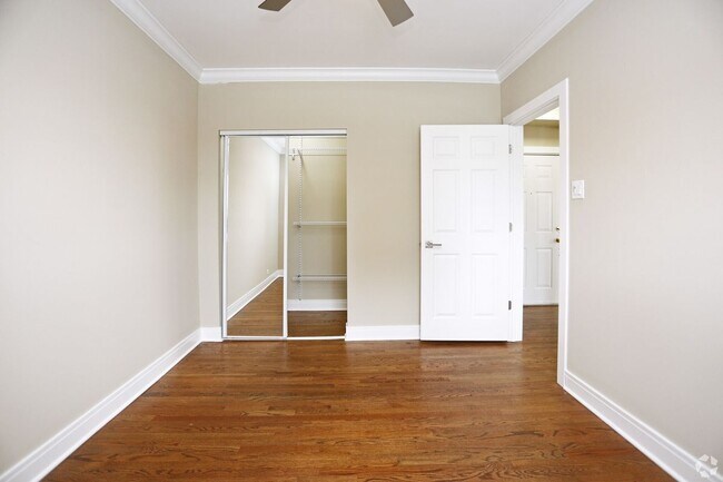 Renaissance - 901 W Argyle St, Chicago, IL 60640 - photo 5