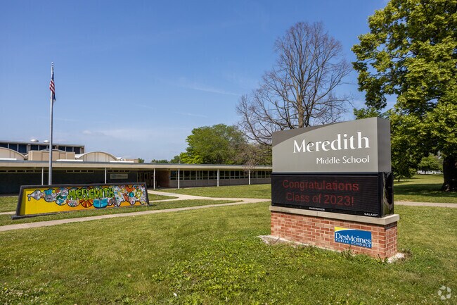 Nearby Meredith Middle School serves Mondamin Presidential and surrounding neighborhoods.