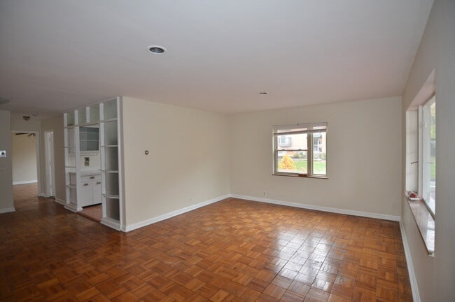 4028 Ledgewood Dr, Cincinnati, OH 45229 - photo 6