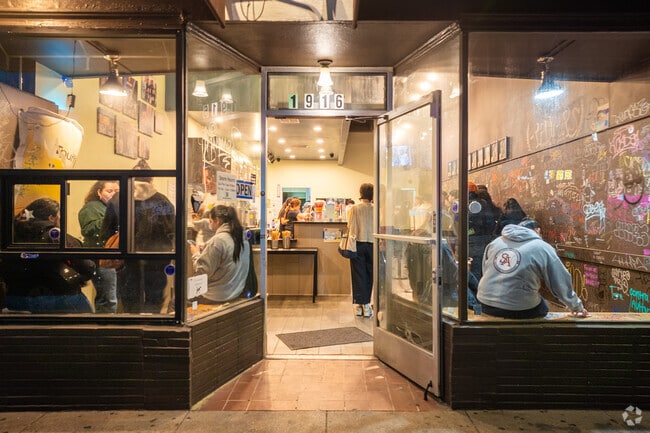 T Pumps on Irving offers tasty teas for Golden Gate Heights residents.