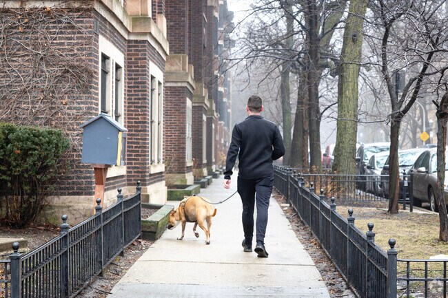 Luxury condos near Buena Park’s lakefront combine gated lawns with upscale living.