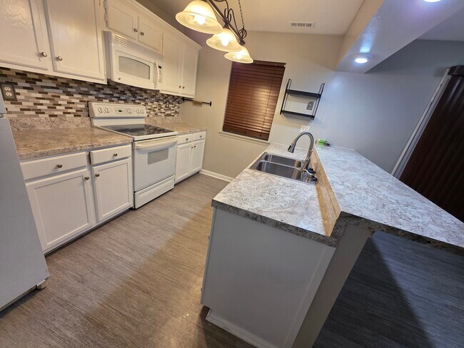 283 Ferdinand Cir unit Columbus Station Con, Virginia Beach, VA 23462 - photo 5