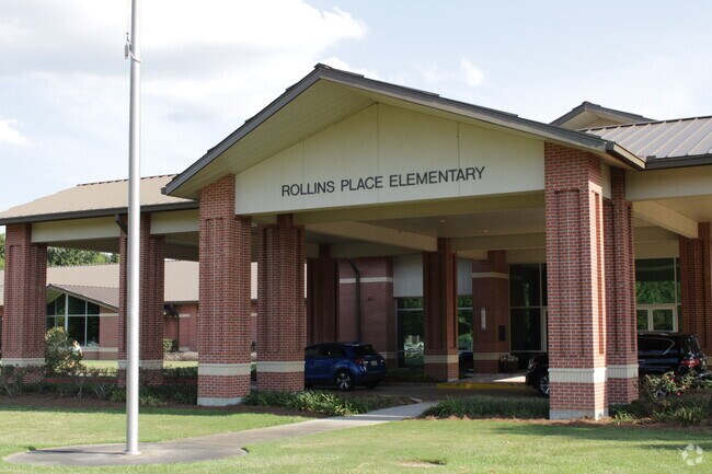 Rollins Place Elementary is a highly rated school with a grade of A-minus on Niche.