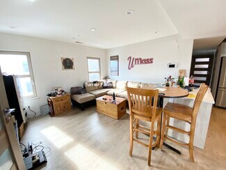 128 Buttonwood St, Boston, MA 02125
