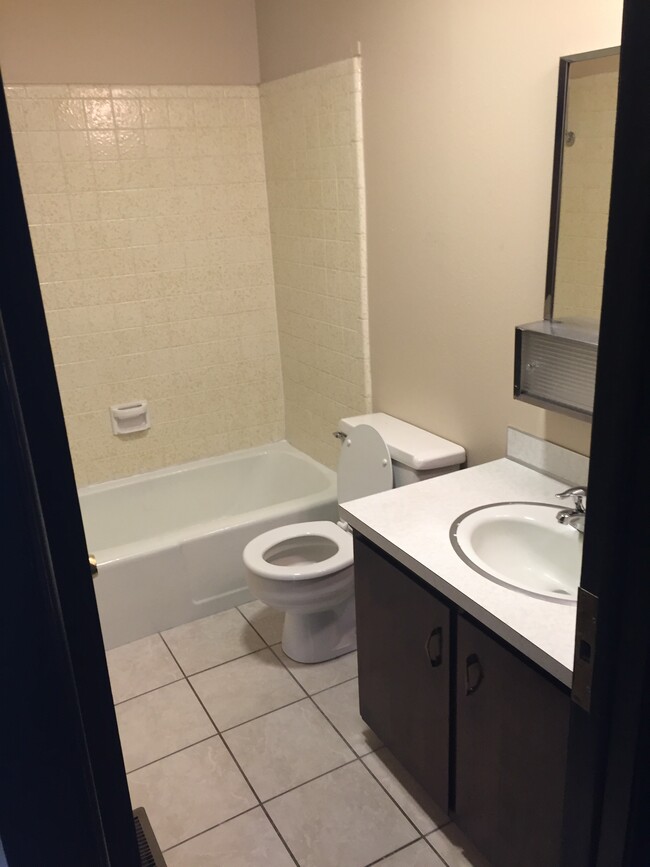 564 S 200 W unit 564, Logan, UT 84321 - photo 7