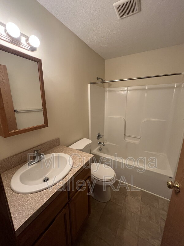 1757 S Arlington St unit 12, Akron, OH 44306 - photo 1