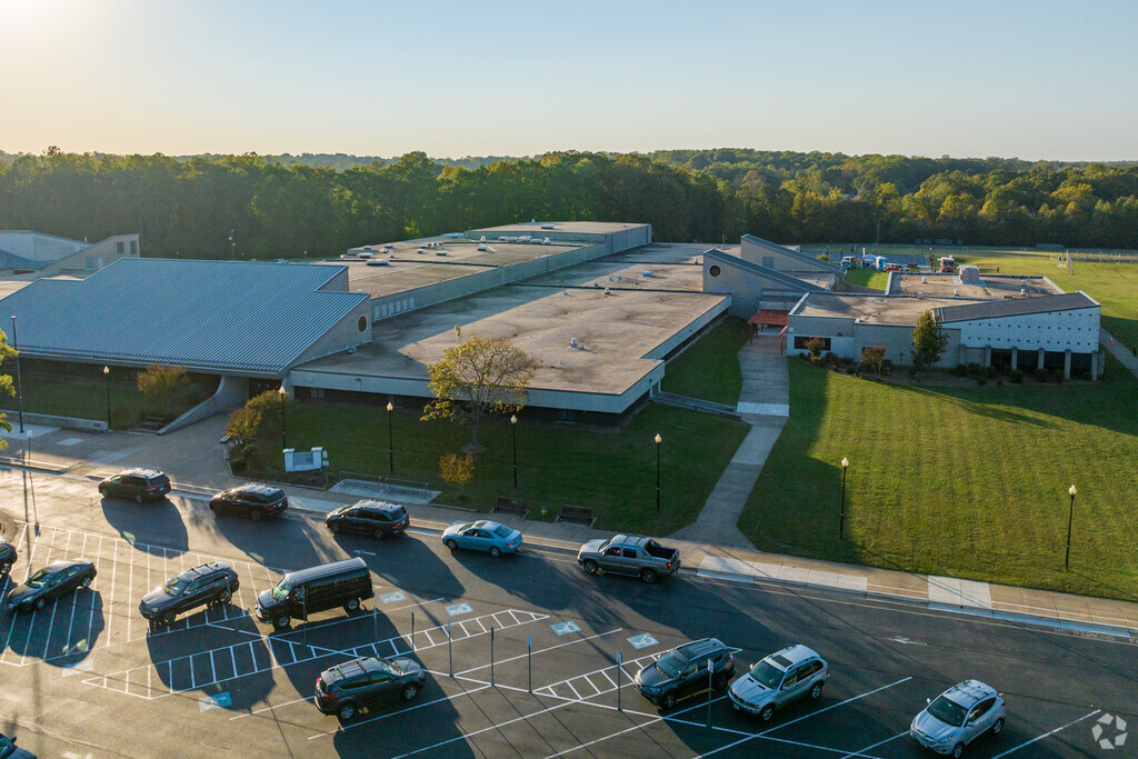 Garrisonville Elementary serves the students in the Garrisonville Estates neighborhood.