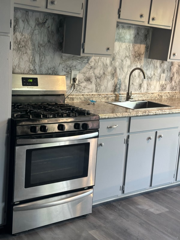 327 E 6th Ave unit 327 6th Avenue 2nd F, Altoona, PA 16602 - photo 1