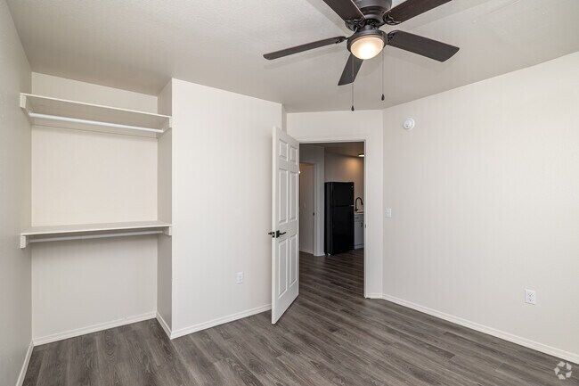 2BR, 1BA - Greenway - Primary Bedroom
