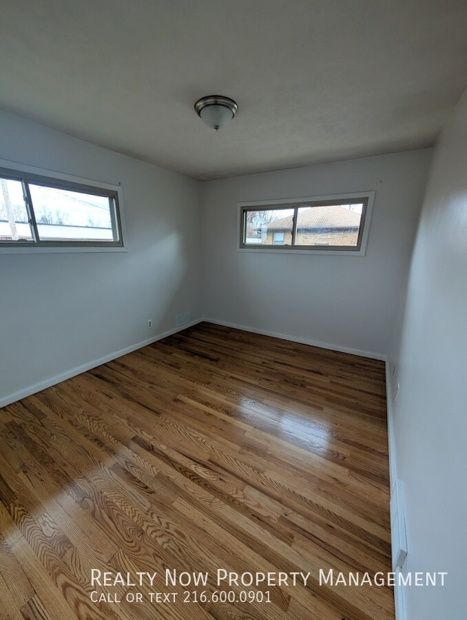 15334 Triskett Rd unit 2, Cleveland, OH 44111 - photo 1