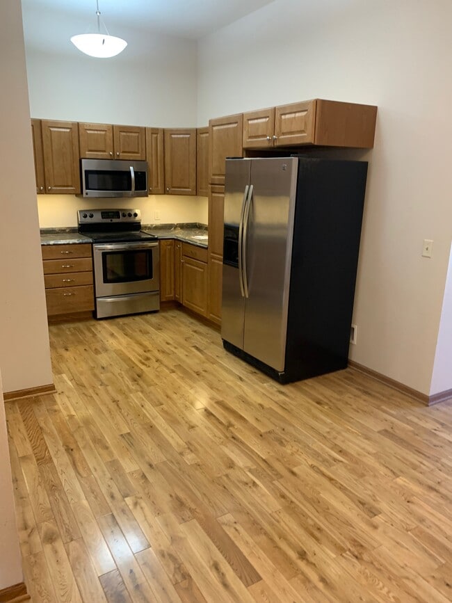 802 4th Ave Unit 202, Grinnell, IA 50112