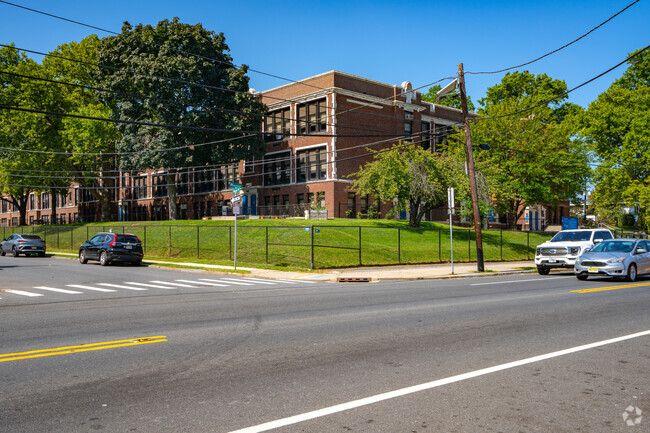 Mabel G. Holmes School No. 5 is a public school located in Elizabeth, NJ.