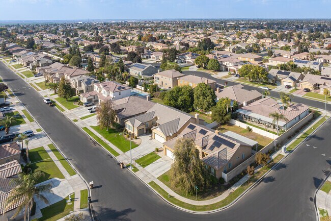 The homes of Terra Vista are near all the amenities and restaurants of Bakersfield.