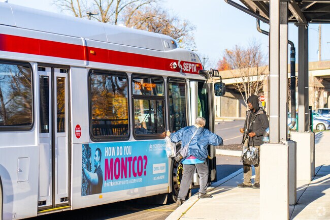 Frequent SEPTA busses provide public transportation in Drexelwood.