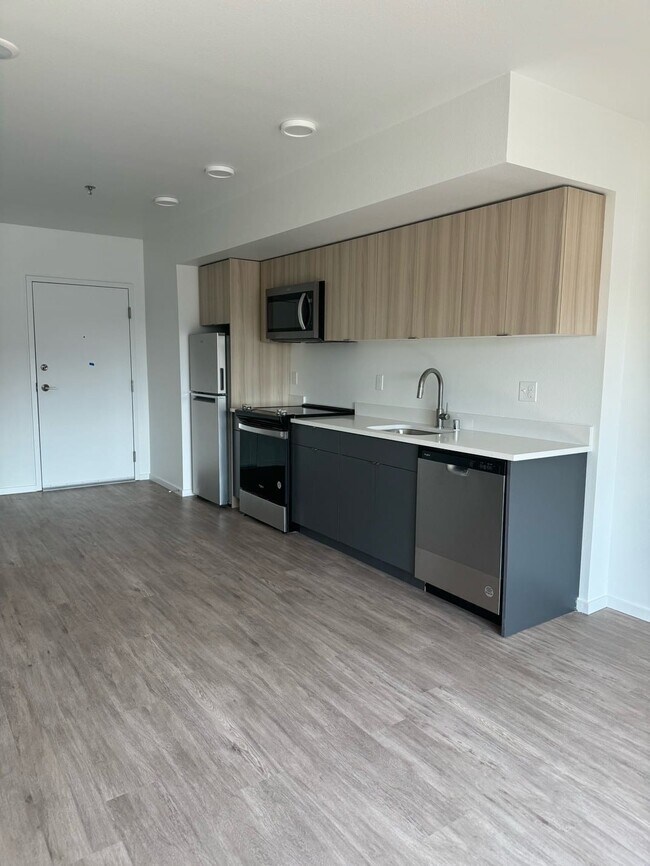 Junction Central, Seattle, WA 98116 - photo 2