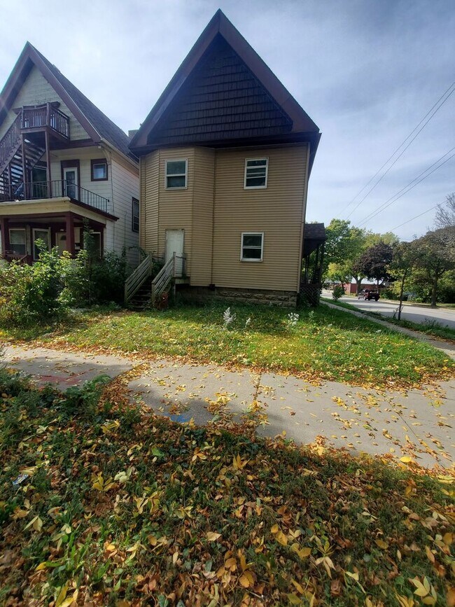 505-507-507 W Burleigh St Unit 505 Left Side, Milwaukee, WI 53212