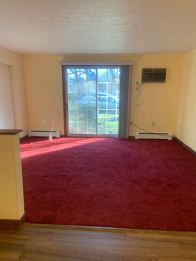 1166 Middle Turnpike W unit 1166, Manchester, CT 06040 - photo 2