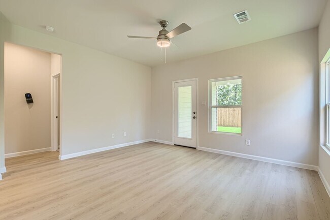 465 Suffolk Dr, Ferris, TX 75125 - photo 3