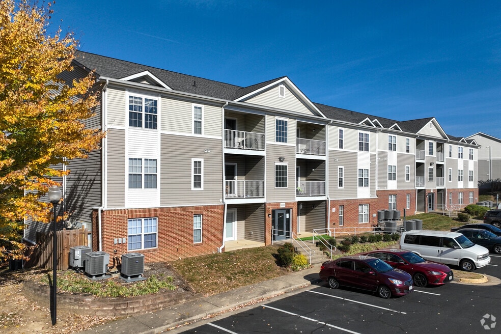 Orchard Mills, Woodbridge, VA 22193 - photo 1