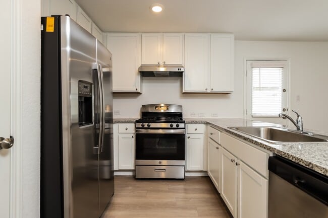 4323 Fluvial Cir, San Antonio, TX 78223 - photo 7