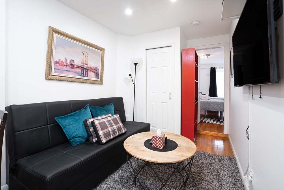 305 E 104th St unit ID1032015P, New York, NY 10029 - photo 1