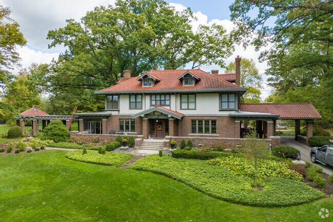 There is a whole range of homes in Southwood Park, like this 1900s mansion.