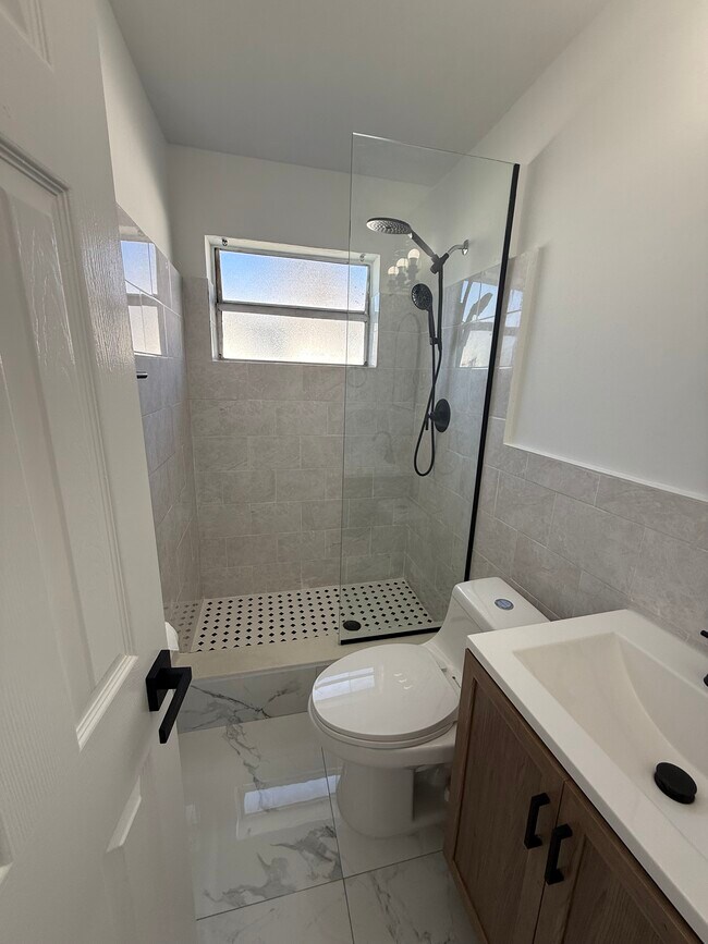 1225 NW 2nd St unit 2, Fort Lauderdale, FL 33311 - photo 3