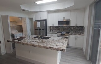 640 SW 107th Ave, Pembroke Pines, FL 33025