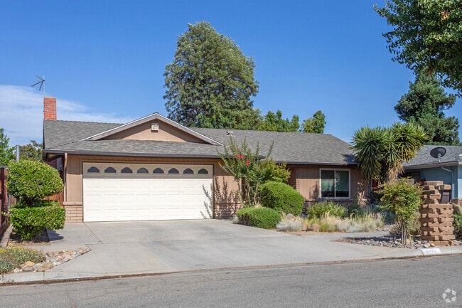 Fresno's Fig Garden Loop area is known for it's well maintained Ranch homes.