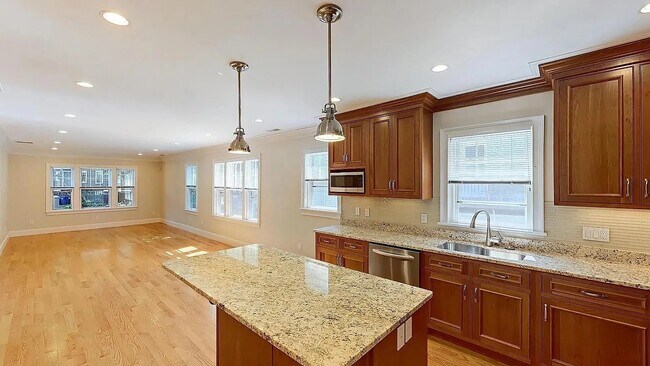 7 Acron Rd unit 1, Brookline, MA 02445 - photo 3
