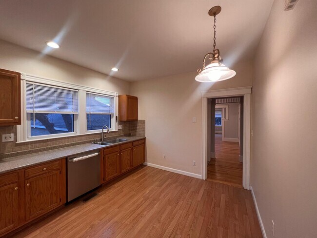 108 W Quincy St unit 1, Somerville, MA 02144 - photo 3