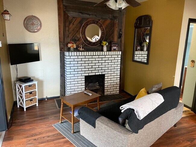 118 E Brookside St unit A, Colorado Springs, CO 80905 - photo 2