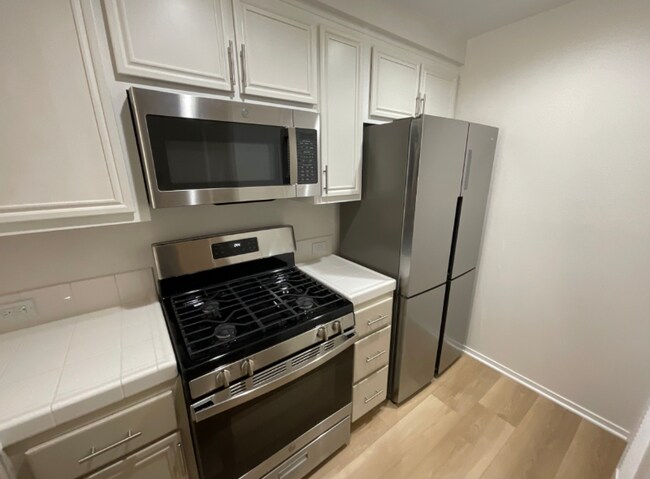 240 Caldecott Ln unit 209, Oakland, CA 94618 - photo 7
