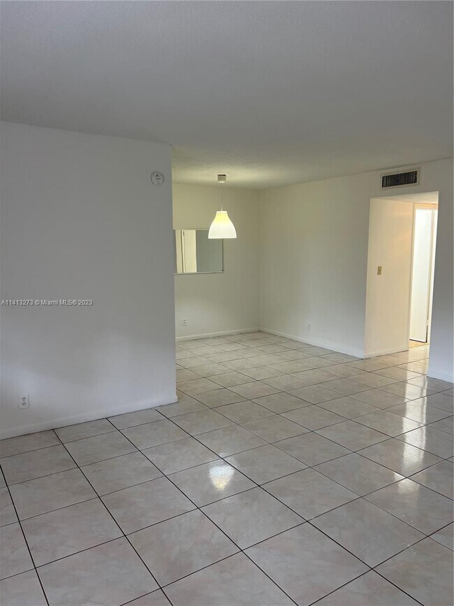 8704 NW 35th St Unit 208, Coral Springs, FL 33065