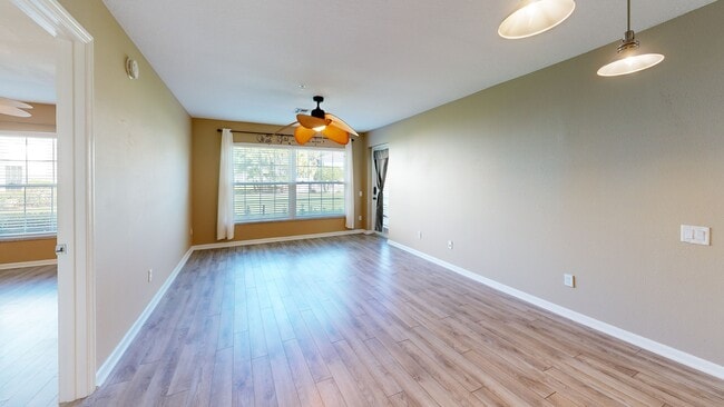 3960 Southpointe Dr unit 515, Orlando, FL 32822 - photo 2