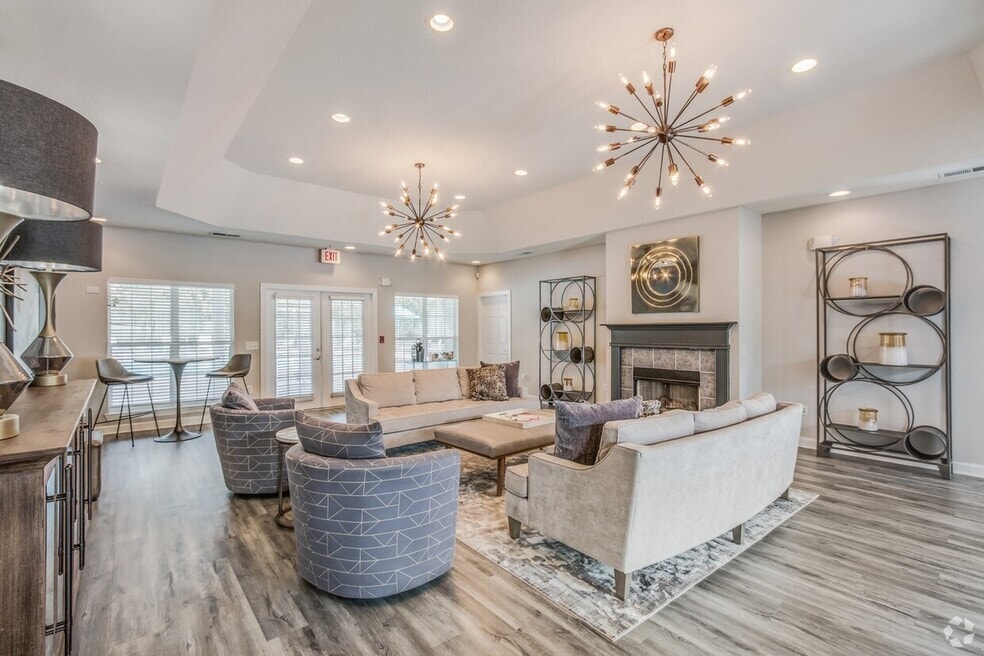 Hillside Square, Gainesville, GA 30504 - photo 1