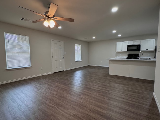 102 Pecan Dr, Lacy Lakeview, TX 76705 - photo 2