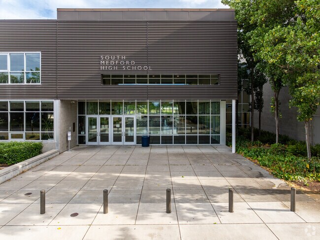 South Medford High School offers excellent education in Medford.