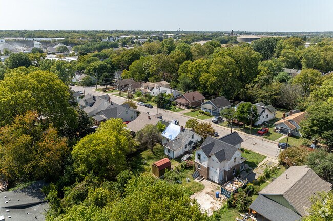 There are 276 homes in Melrose-Oakpark.