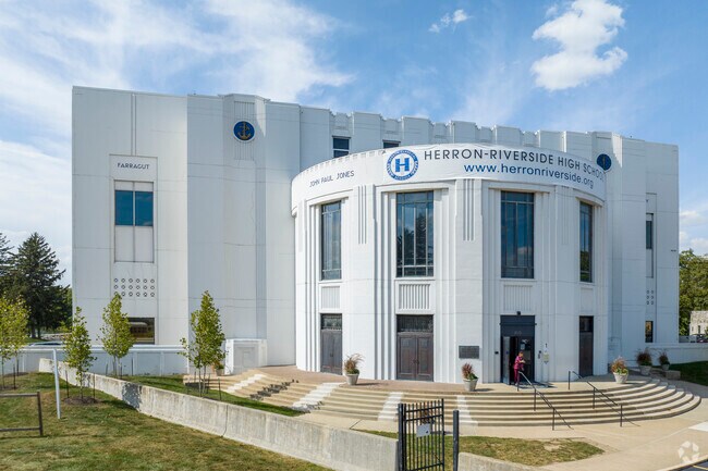 Herron-Riverside High School has an outstanding student-teacher ratio of 6-1.