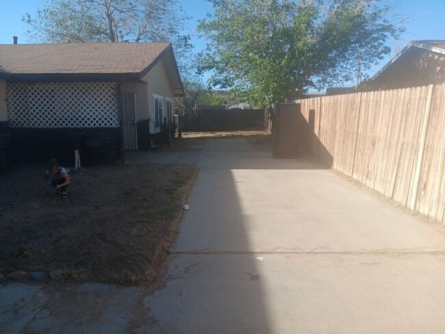 11560 Sage St unit 11560 Sage RD UNIT B, Adelanto, CA 92301 - photo 2