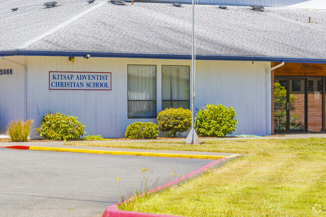 Kitsap Adventist Christian School focuses on hands-on learning with field trips.