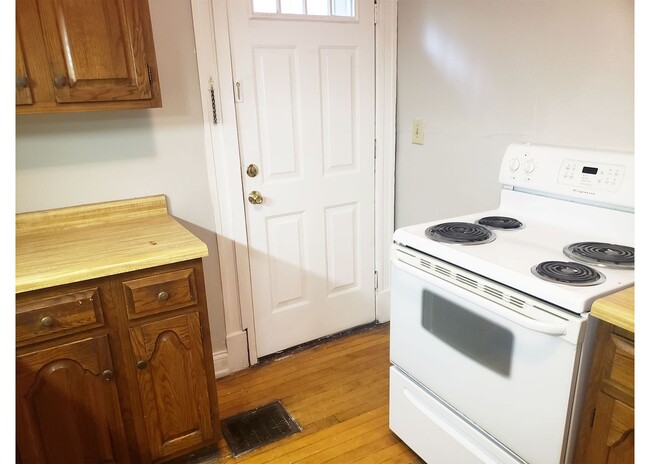 3204 Bishop St, Cincinnati, OH 45220 - photo 3